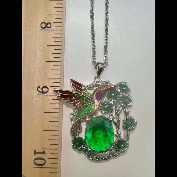 Stunning Hummingbird Pendant Necklace with Green Glass Gemstone - Picture 11 of 11